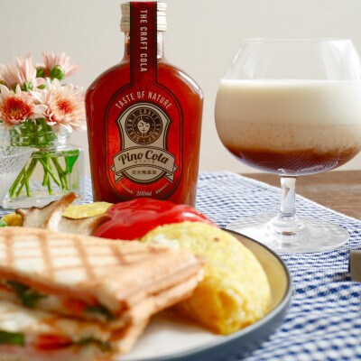 ピノコーラ2本とお取り寄せやお土産で大人気のサロンドロワイヤルのピーカンナッツチョコレートのセット　