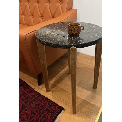 The Pebble (ザ・ぺブル) ビールストーンとオーク材のサイドテーブル 計1台