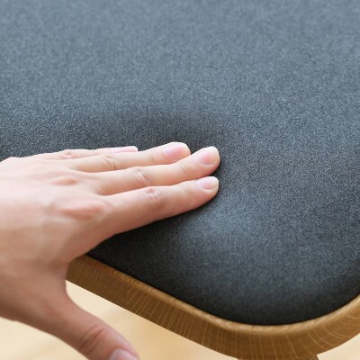 府中市の家具　コッコスツール　ウォールナット材/生地:ラムース(ブラウン)(組み立て式)