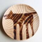 【宮内知子の木工作品】インテリアにも使える木工作家の漆で描いた<犬の柄>お皿(大サイズ1枚)