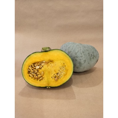 【秋の味覚】青森県産かぼちゃ 2種(メルヘン・雪化粧) 2kg(各1kg)　カット済み