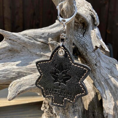 東広島産天然鹿革　もみじの葉　本革キーホルダー・キーリング【01ブラック】