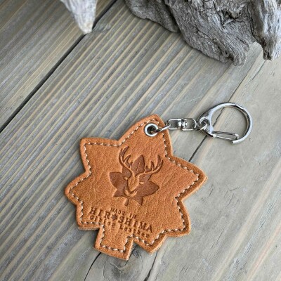広島ジビエレザー　東広島産天然鹿革　もみじの葉　本革キーホルダー・キーリング【02キャメル】