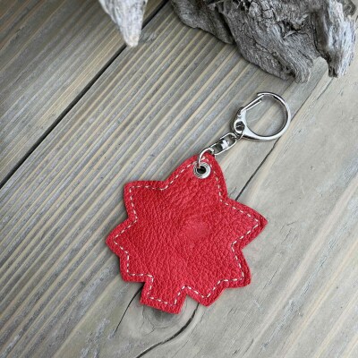 広島ジビエ東広島産天然鹿革　もみじの葉　本革キーホルダー・キーリング【03レッド】