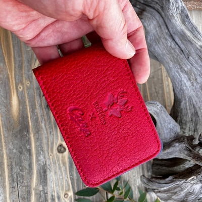 【広島ジビエレザー×広島東洋カープ】東広島産天然鹿革　二つ折りパスケース