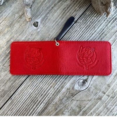 【広島ジビエレザー×広島東洋カープ】東広島産天然鹿革　二つ折りパスケース