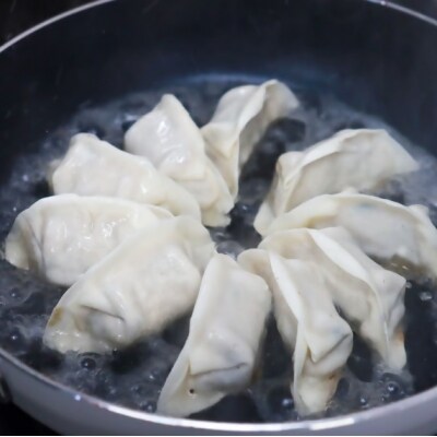 【猪天餃子(ニンニクなし)】【12ヶ月定期便】春日井の中華料理店四川監修タレなし生餃子「猪天餃子」 