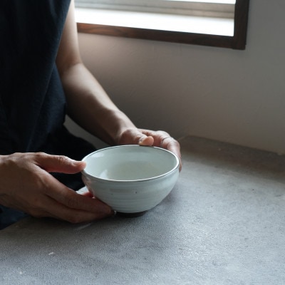 【美濃焼】SALIU 茶流×正庵窯 京型抹茶碗 粉引き【株式会社ロロ】