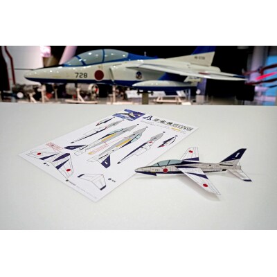 初飛行40周年記念企画展「飛鳥」図録と空宙博オリジナル紙飛行機(T-4ブルーインパルス)セット