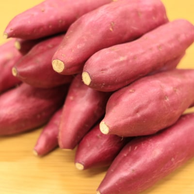 【期間限定】まるごとなると金時(なると金時2kg、専用芋蜜、なると金時チップス)【BN012】