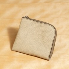 シュリンク模様の型押しを施した牛革二つ折り財布(パープル) | お礼品 シュリンク模様の型押しを施した牛革二つ折り財布(パープル) | お礼品