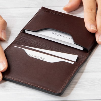 革本来の風合いそのままに 染料仕上げの名刺入れ(ダークブラウン)たつの市産オイルレザー　HEDGE