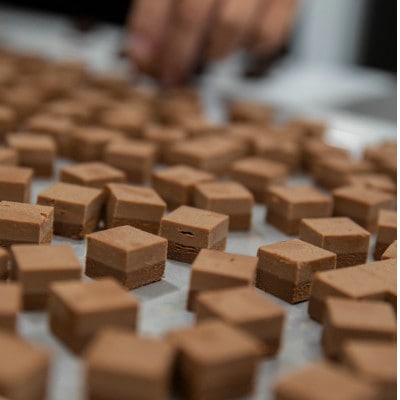 2層の生チョコがとろける「生チョコ ビター」