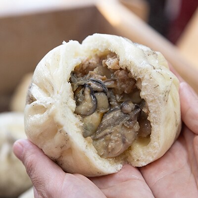 牡蠣まん 6個入り(1個約150g)瀬戸内海虫明湾産牡蠣使用[No.5735-1329]