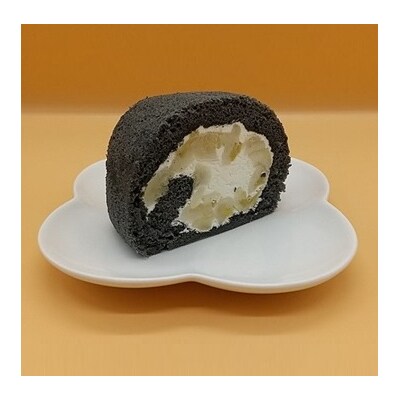 伊豆の果物つめすぎロールケーキ　黒