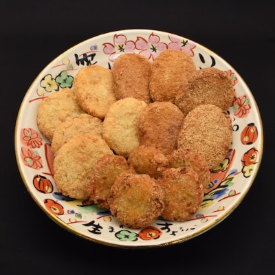 糸魚川名物3種(かまぼこメンチ、翠鶏メンチ、ひらさわメンチ)のメンチ