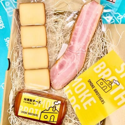 桜チップで燻したチーズとベーコン3点セット