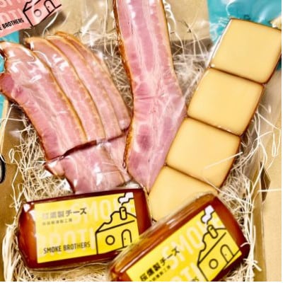 桜チップで燻したチーズとベーコン5点セット