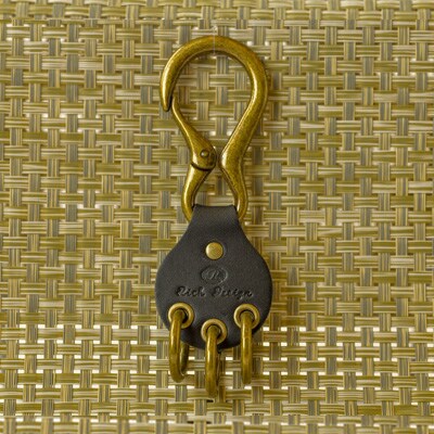【ハンドメイド】レザーキーホルダー　スリーホールカラビナ(ブラック)