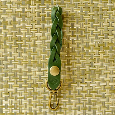 【ハンドメイド】レザーキーホルダー　　　三つ編みキーチェーン(グリーン)