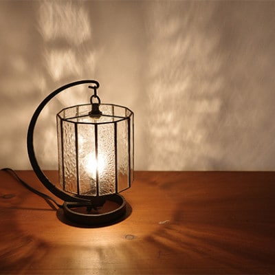 Nijiiro Lamp のステンドグラスのテーブルランプ ストライプ