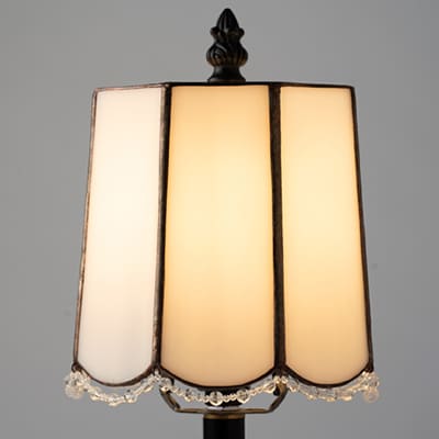 Nijiiro Lamp のステンドグラスのテーブルランプ キラリ