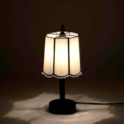 Nijiiro Lamp のステンドグラスのテーブルランプ キラリ
