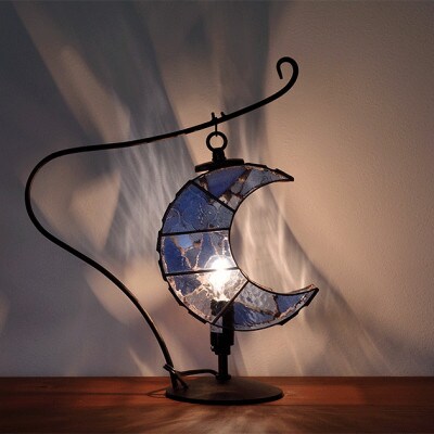 Nijiiro Lamp ステンドグラスのテーブルランプ　月 ペールブルー