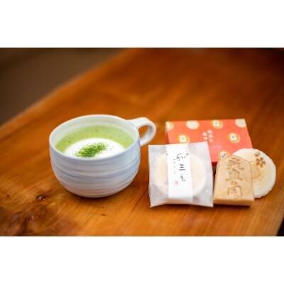 マグカップ抹茶碗(ブルー)と瀬戸の和菓子屋さんのお菓子付き 茶具セット(抹茶付)