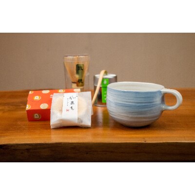 マグカップ抹茶碗(ブルー)と瀬戸の和菓子屋さんのお菓子付き 茶具セット(抹茶付)