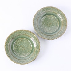 【瀬戸窯元 翠窯5】 草花に鳥たちが佇む 陽刻パスタ皿 青磁 2枚セット