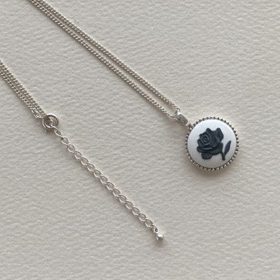 【ROUND】 バラシルバーペンダント　ホワイト