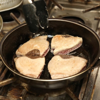 日光丸自慢の一本釣りカツオ使用!カツオシーステーキ 約1,200g(約400g×3)ステーキソース付