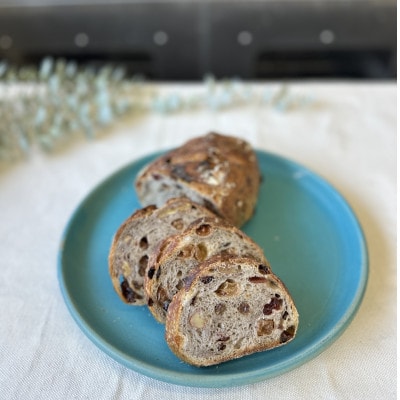 Australian Sourdough 2種セット《ゴーダチーズ・ドライフルーツと胡桃 各1個》