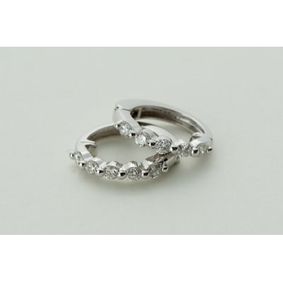 【ジュエリーの街、山梨県甲府市】ダイヤ0.34ct K18WGピアリング　LE346W