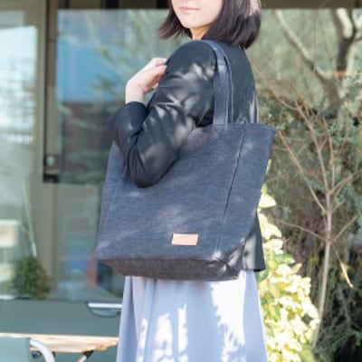 【デニム】トートバッグ(インディゴ)　ポケットたくさん!収納力抜群!　丈夫で長持ち　革ネーム付き