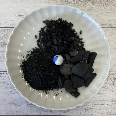園芸用竹炭3タイプと色柄おまかせシューキーパー・ブーツをセットにした、庭仕事ガーデナーセット