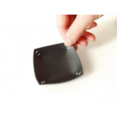 【KAKURA】手縫いレザーころんトレイ2個セット　ブラック+レッド