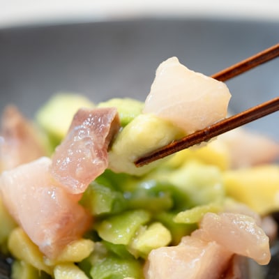 国産 朝〆ぶり アボカドポキ 80g×5個 養殖 ブリ 鰤 小分け サラダ ポキ丼 おつまみ 人気