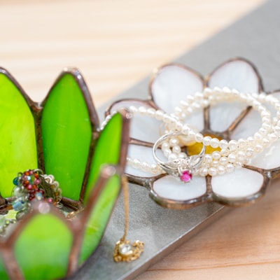 ステンドグラス 花の小物入れ 小物置き 手作り インテリア雑貨 ハンドメイド 雑貨