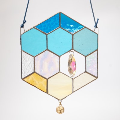 ステンドグラス 蜂の巣 モチーフ  (ブルー) サンキャッチャー 手作り インテリア雑貨 雑貨