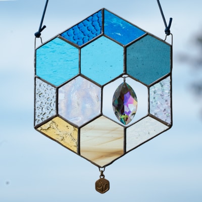 ステンドグラス 蜂の巣 モチーフ  (ブルー) サンキャッチャー 手作り インテリア雑貨 雑貨