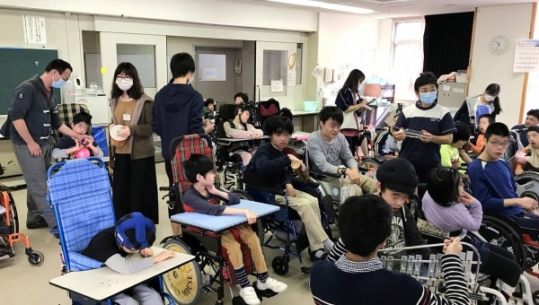 障害や病を抱える子どもたちを癒す!病院内アートプロジェクト