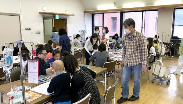 障害や病を抱える子どもたちを癒す!病院内アートプロジェクト