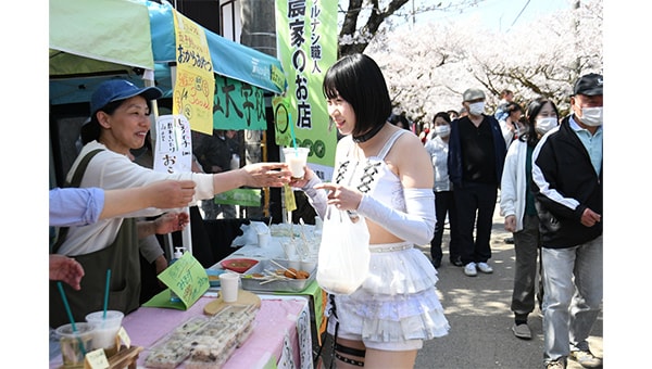 『桜とプロレスで、未来につなげ』日本で最も美しい村・新庄村 がいせん桜プロレス