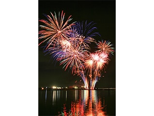皆さまの応援で、今年も潮来の花火大会を開催した…