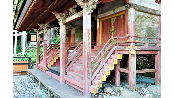 伝統工法「ひわだ葺き」を未来へ。江戸初期から続く海神社本殿の雨漏り・塗装修理