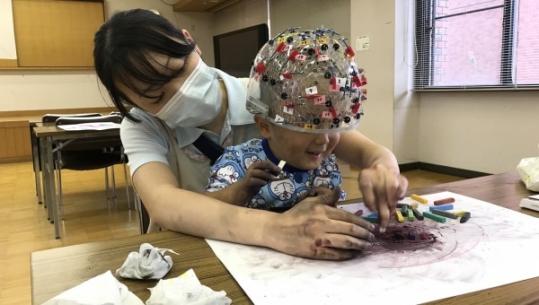 子ども患者たちの不安や悲しみを癒す!病院内テーマパーク化アートプロジェクト