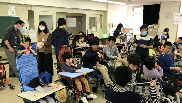 子ども患者たちの不安や悲しみを癒す!病院内テーマパーク化アートプロジェクト