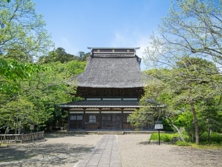 源頼朝創建・徳川光圀再興の古刹「長勝寺」茅葺屋…